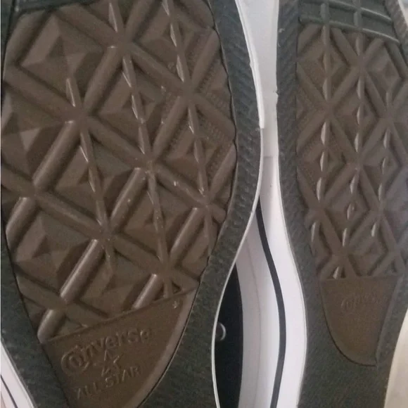 2 pair of brand new converse never worn. Size 10.5 - Picture 3 of 6